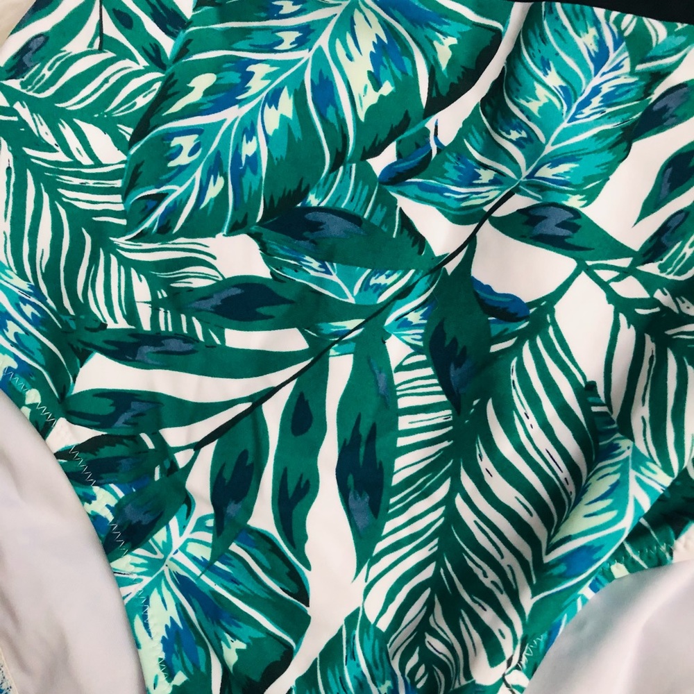 BOGO Cupshe Leafy One Piece EUC - Picture 7 of 8